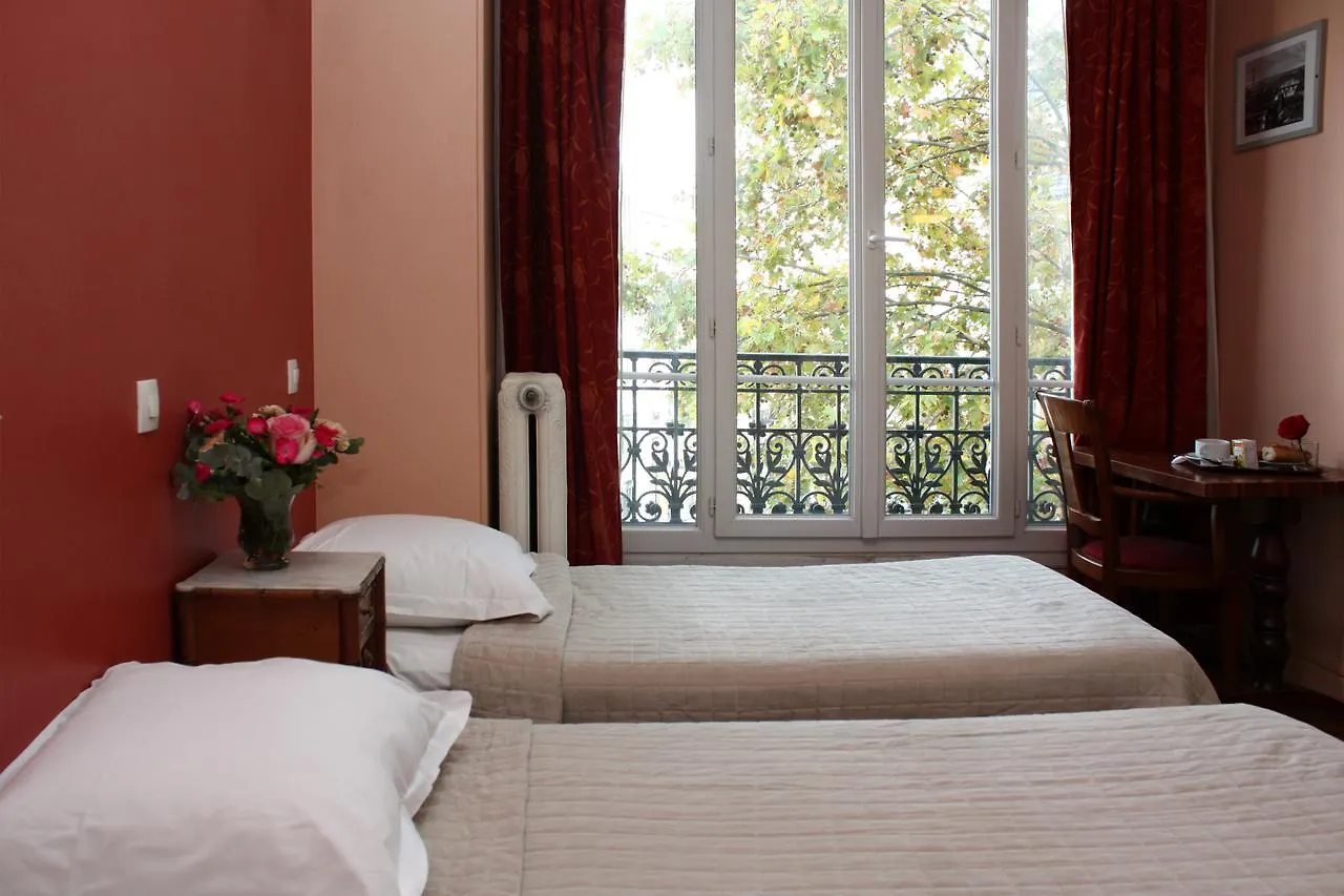 Otel Baudin 2*